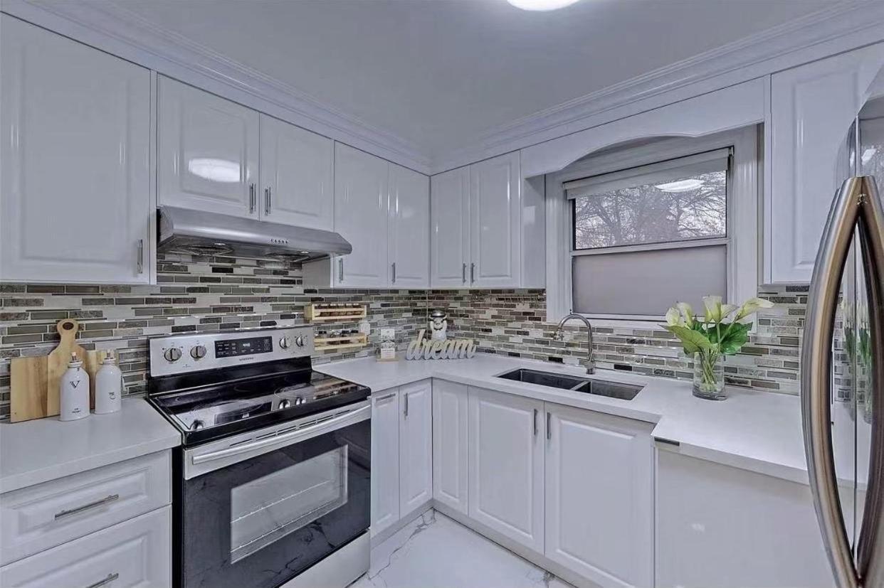 Cozy 3 Room Bungalow In Midtown Toronto Exteriör bild